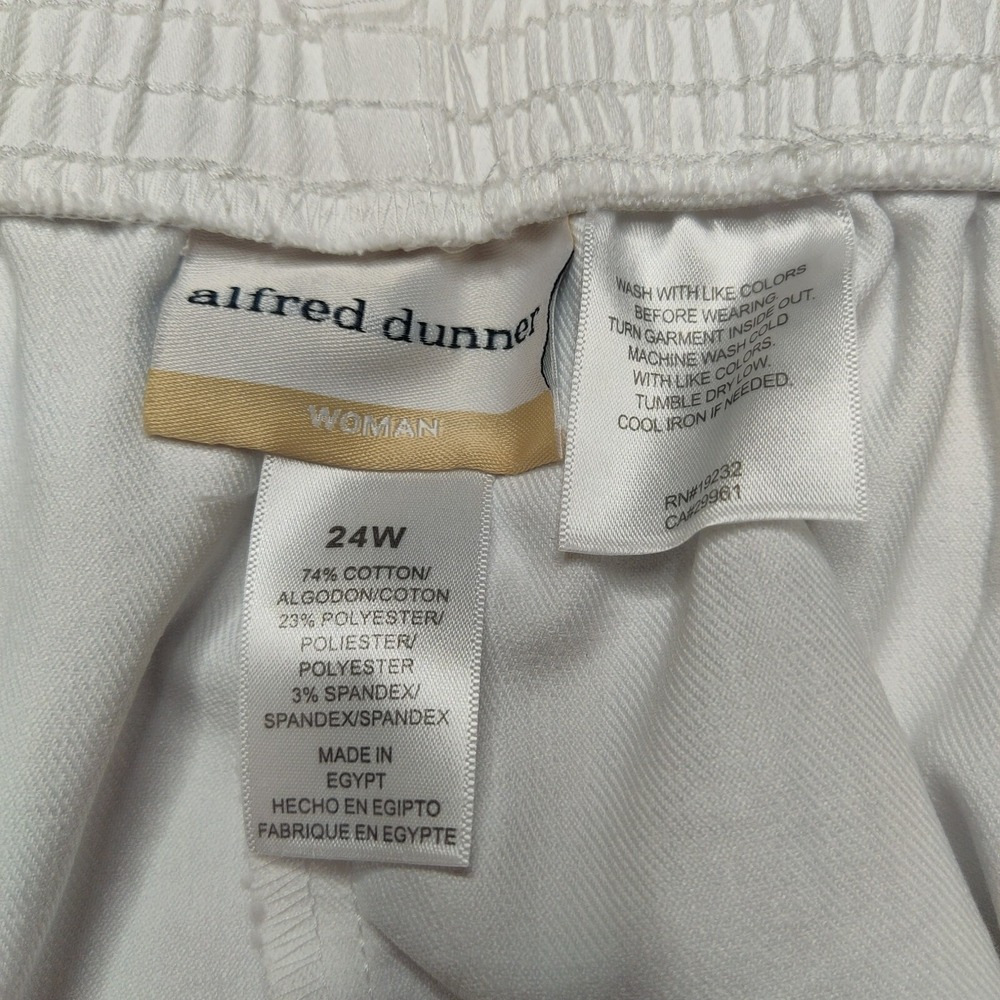 Alfred Dunner Classics Women‎ Plus 24W Pull-On White Denim Capri Pants NEW - Picture 7 of 9